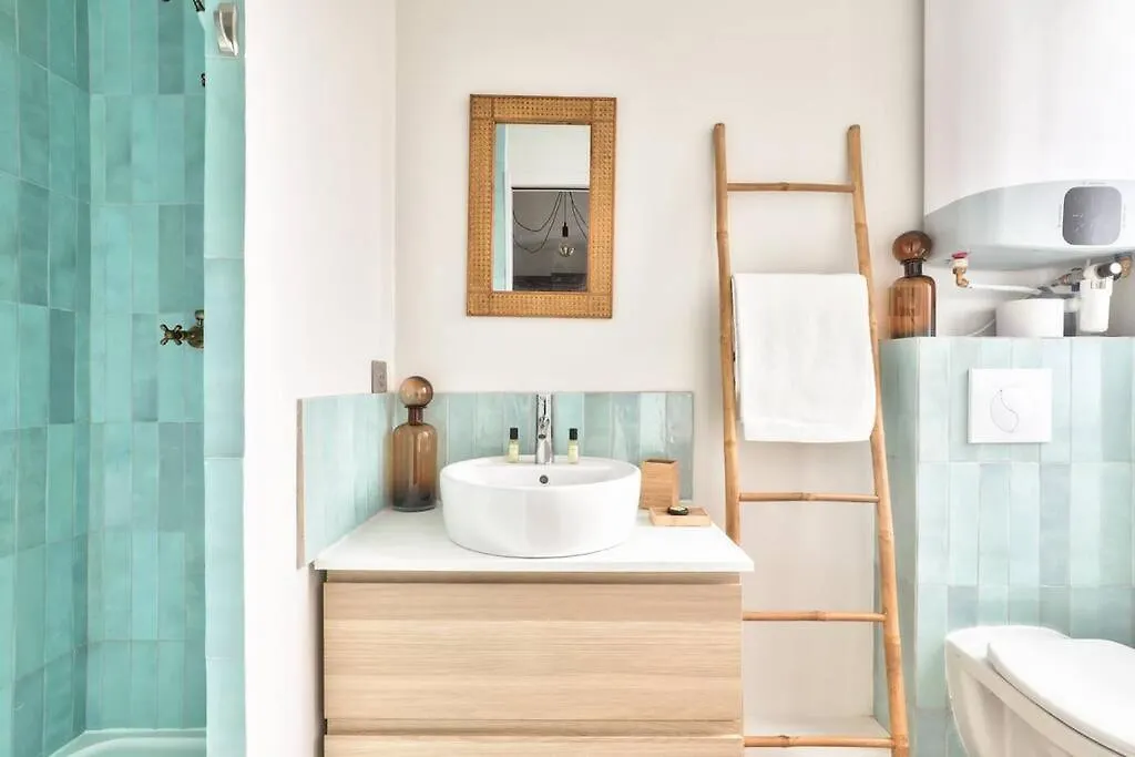 Cozy And Practical Apt In The 10Th Arrondissement Paris