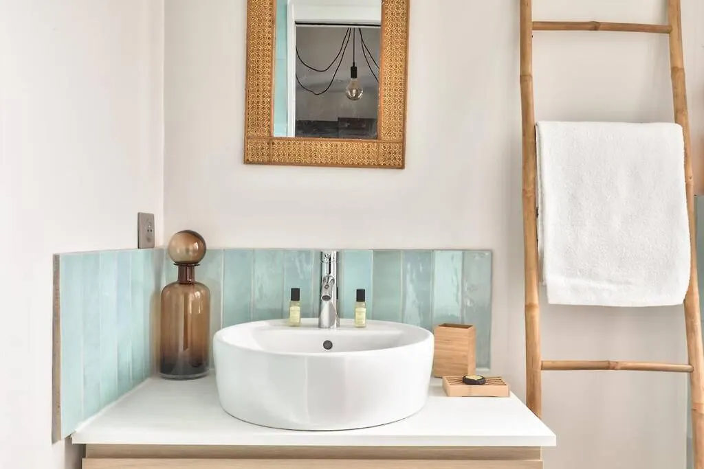 Cozy And Practical Apt In The 10Th Arrondissement Paris France