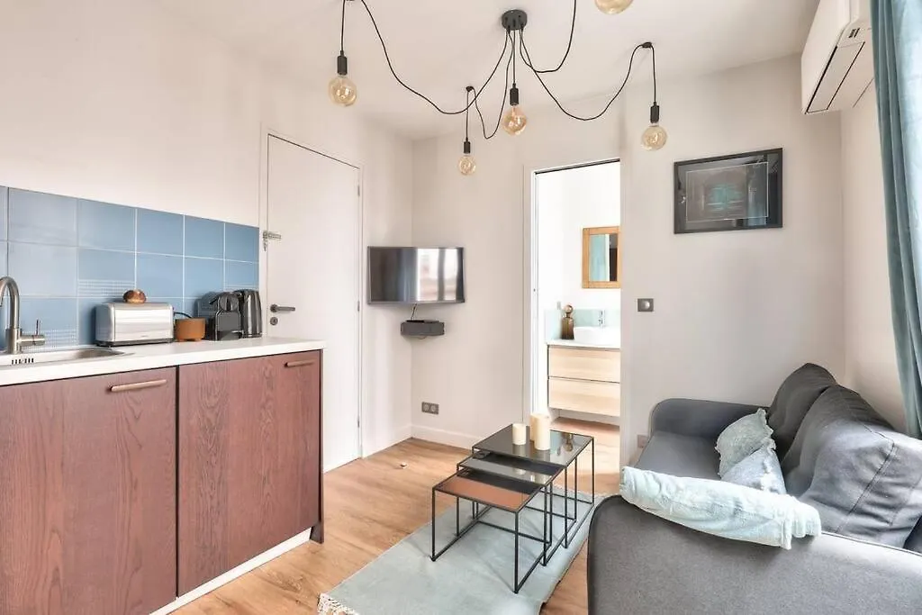 Cozy And Practical Apt In The 10Th Arrondissement Paris Apartment